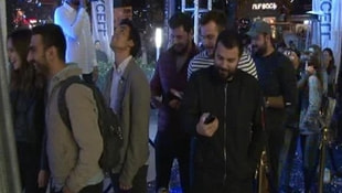 İstanbulda gece yarısı iPhone 8 kuyruğu