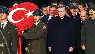 Devlet erkanı Anıtkabirde Atatürkü andı