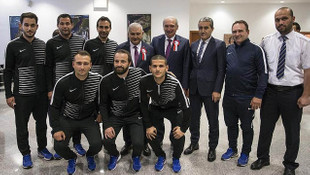 Başbakan Yıldırım, İETT Futbol Takımını kabul etti