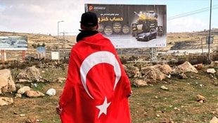 Türk bayraklı gencin kim olduğu belli oldu