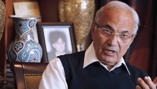 Mısırın eski başkanı BAEde gözaltına alındı