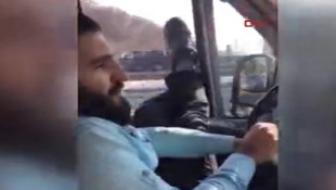 Sosyal medyada paylaşmak için köprüde bakın ne yaptı