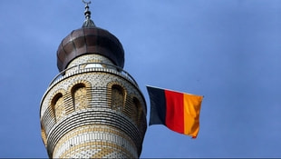 Almanya camileri FETÖye devrediyor