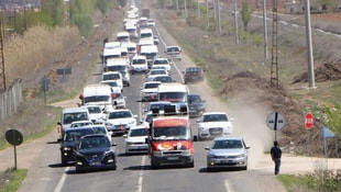 Şanlıurfa’da kilometrelerce uzunluğunda konvoy! Halk mitinge koşuyor