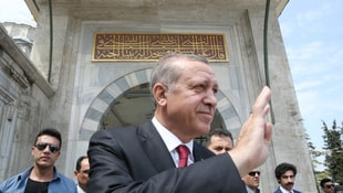 Cumhurbaşkanı Erdoğan Fatih Sultan Mehmetin kabrinde Kuran okudu!