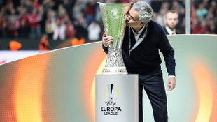 Mourinho tükürdüğünü yaladı!