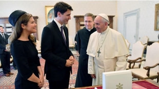 Kanada Başbakanından Papaya: Özür dile! 