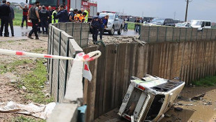 İşçileri taşıyan midibüs dereye uçtu!