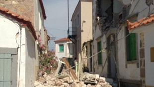 Yunanistanda yıkılan binalar var