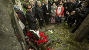 Nazım Hikmet mezarı başında anıldı