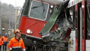 İsviçrede şoke eden tren kazası! 