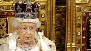 Kraliyet ailesinin sütyen sırları! Kraliçe Elizabethin ölçüsü olay oldu