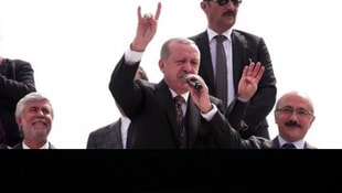 Erdoğandan bozkurt işareti