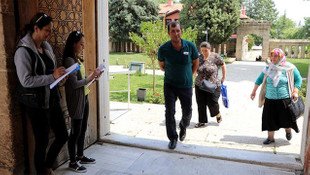 Selimiye Camisine gelen turistler sayılıyor