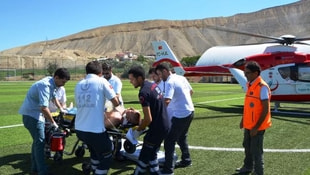 Havuzda kalp krizi geçirdi, ambulans helikopterle sevk edildi