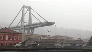 İtalyada otoyol köprüsü çöktü!