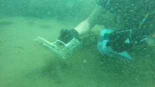 Su altı timi, Van Gölünde 2 tabanca buldu