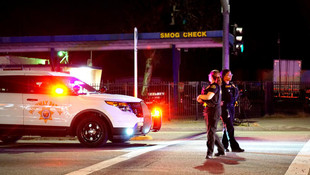 ABD'nin California eyaletindeki silahlı saldırganlardan ikisinin polis tarafından öldürüldüğü bildirildi