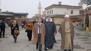 Alevi Bektaşilerden Hacı Bektaş-ı Veli Türbesi ziyareti