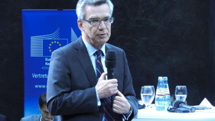 Almanya İçişleri Bakanı de Maiziere'den Türkiye'ye övgü