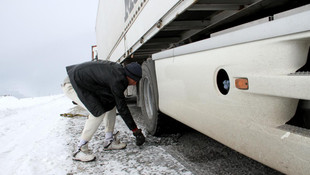 Ardahan'da kar ve tipi ulaşımı aksattı