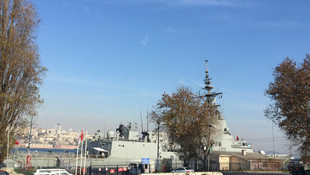 Askeri gemiler İstanbul'da