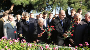 Aydın Menderes kabri başında anıldı