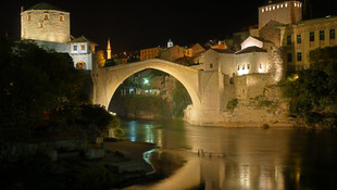 Mostar Köprüsüne arabayla çıkan Türk!
