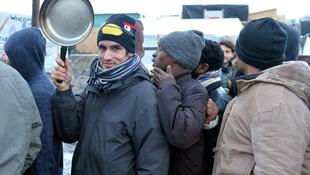 Calais'deki sığınmacılara yardım