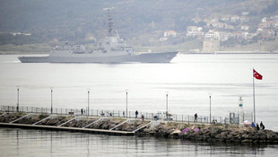 Çanakkale Boğazı'ndan 3 askeri gemi geçti