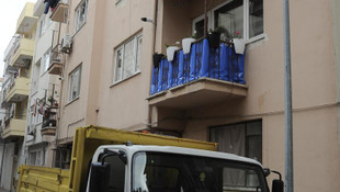 Çanakkale'de bir evden 3 kamyon çöp çıktı