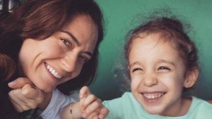 Ceyda Düvenci ve kızı! Ceyda Düvencinin kızı ne hastası? Ceyda Düvenci ve sevgilisi Ceyda Düvencinin kızı tedavi görüyor - Dakika görüntüsü