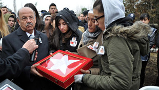 Diyarbakır'daki polis aracına saldırı