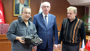 Ecevit'in daktilosu Eskişehir'deki müzede sergilenecek