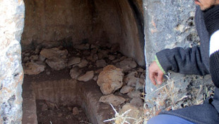 Elazığ'daki tarihi kaya mezarları gün yüzüne çıkarılacak