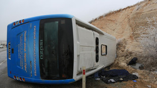 Eskişehir'de midibüs devrildi: 1 ölü, 16 yaralı