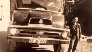 Evlatlarının "nostaljik hediyesi"ni fabrikasının bahçesinde sergiliyor