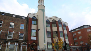 Londra'da caminin avlusuna molotofkokteyli atılması