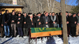 Gümüşhane'de otomobilin dereye yuvarlanması