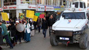 Hakkari'de kadınlar şiddet ve kumara karşı yürüdü