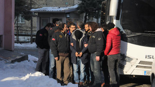 Hakkari'de protesto gösterisinde gözaltına alınan öğrenciler