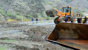 Hendekler kapatıldı, yol asfaltlandı
