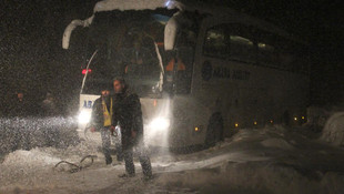 Kastamonu'nda yolcu otobüsü kara saplandı