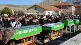 Kırşehir'de otomobilin tıra çarpması