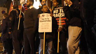 Londra'da caminin avlusuna molotofkokteyli atılması