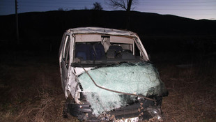 Minibüs şarampole devrildi: 1 ölü, 4 yaralı