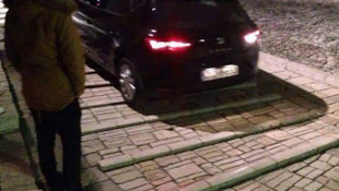 Mostar Köprüsü'nü otomobille geçmek istedi