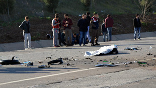 Motosiklet ile kamyon çarpıştı: 1 ölü, 2 yaralı