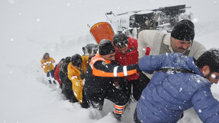 Muş'ta karla mücadele çalışması yapan araç devrildi