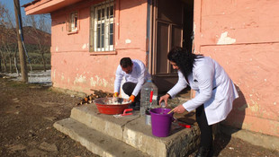 Öğretmen eli değen odunluk kütüphaneye dönüştü